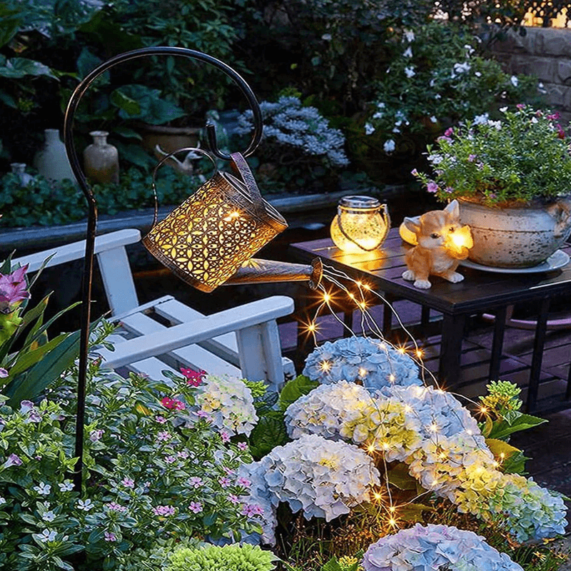 OSKAR - Kreativ Solcellslampa för Trädgården i Vattenkannedesign