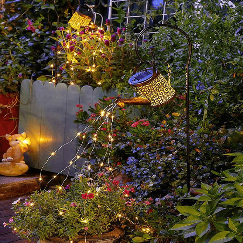 OSKAR - Kreativ Solcellslampa för Trädgården i Vattenkannedesign