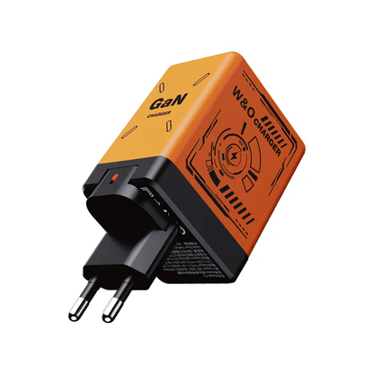 ChargeNest - Kompakt GaN Snabbladdare med Inbyggda Utdragbara Kablar för USB-C & Lightning