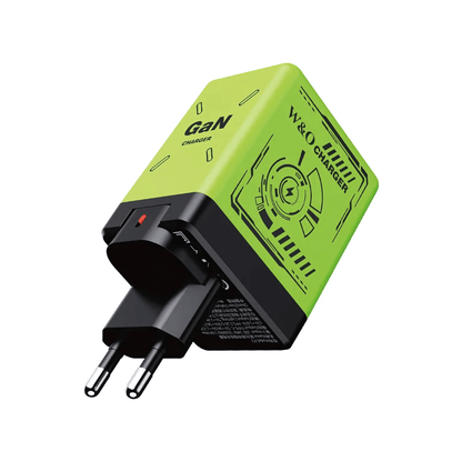 ChargeNest - Kompakt GaN Snabbladdare med Inbyggda Utdragbara Kablar för USB-C & Lightning