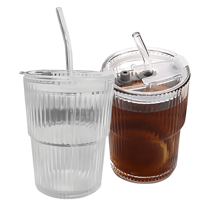 ClearSip – Randig Glas­mugg med Lock & Sugrör för Kaffe, Te och Juice (450ml)